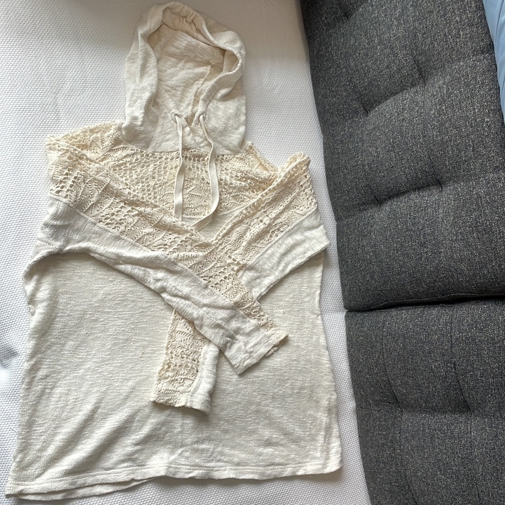 O’Neil summer weight hoodie.  M